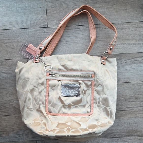 Coach Women's Shoulder Bag in Cream and Tan Poppy Tote Vintage